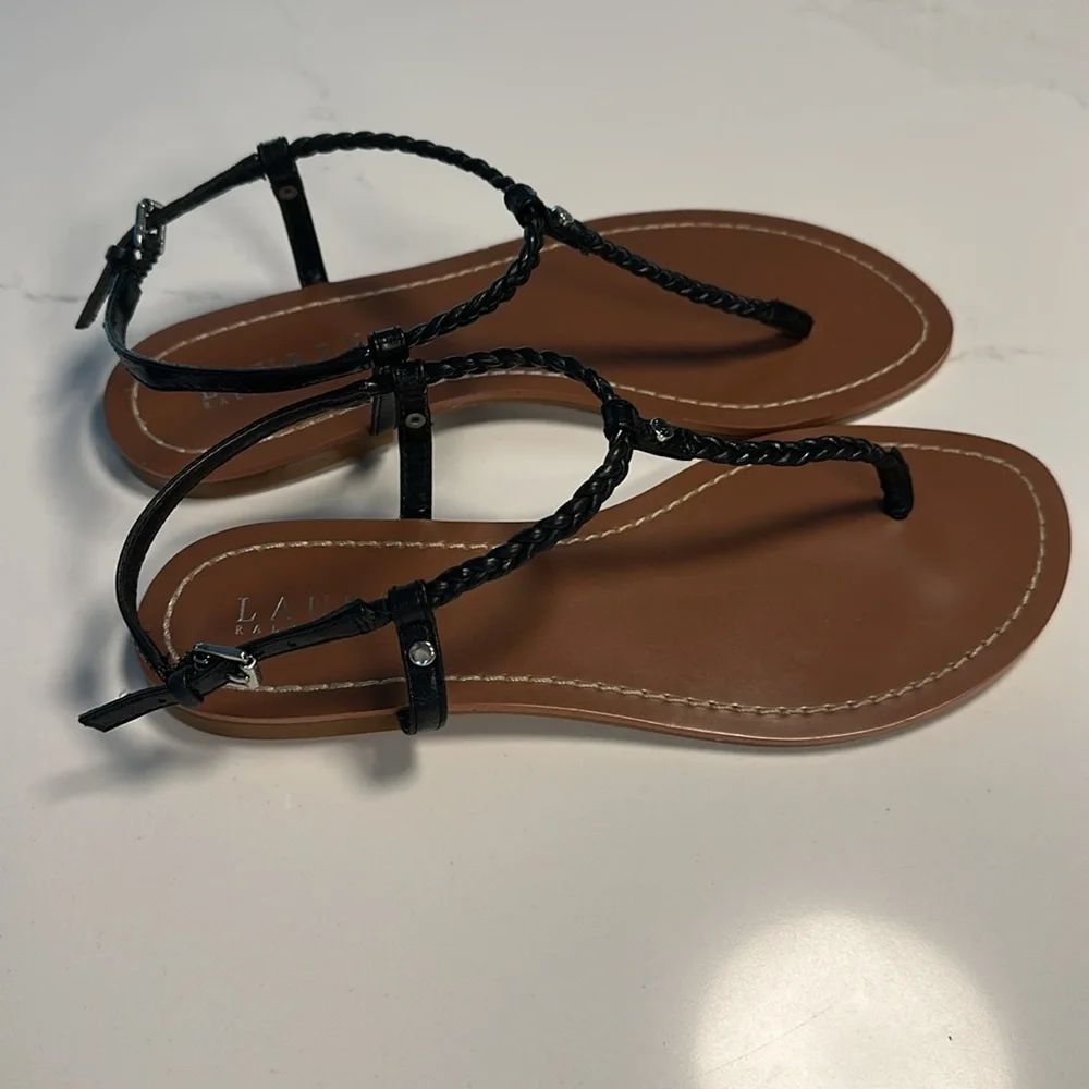 LAUREN Ralph Lauren Thong Leather Flat Sandals. Size 7.5B